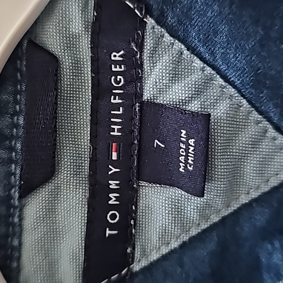 Tommy Hilfiger. Boy's Long Sleeve Denim Button Down Shirt. Blue. Size 7. - Picture 5 of 6